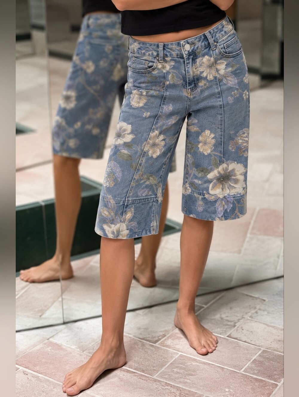 Flamingals Floral Print Seam Front Mid Waist Denim Bermuda Shorts NWT Large